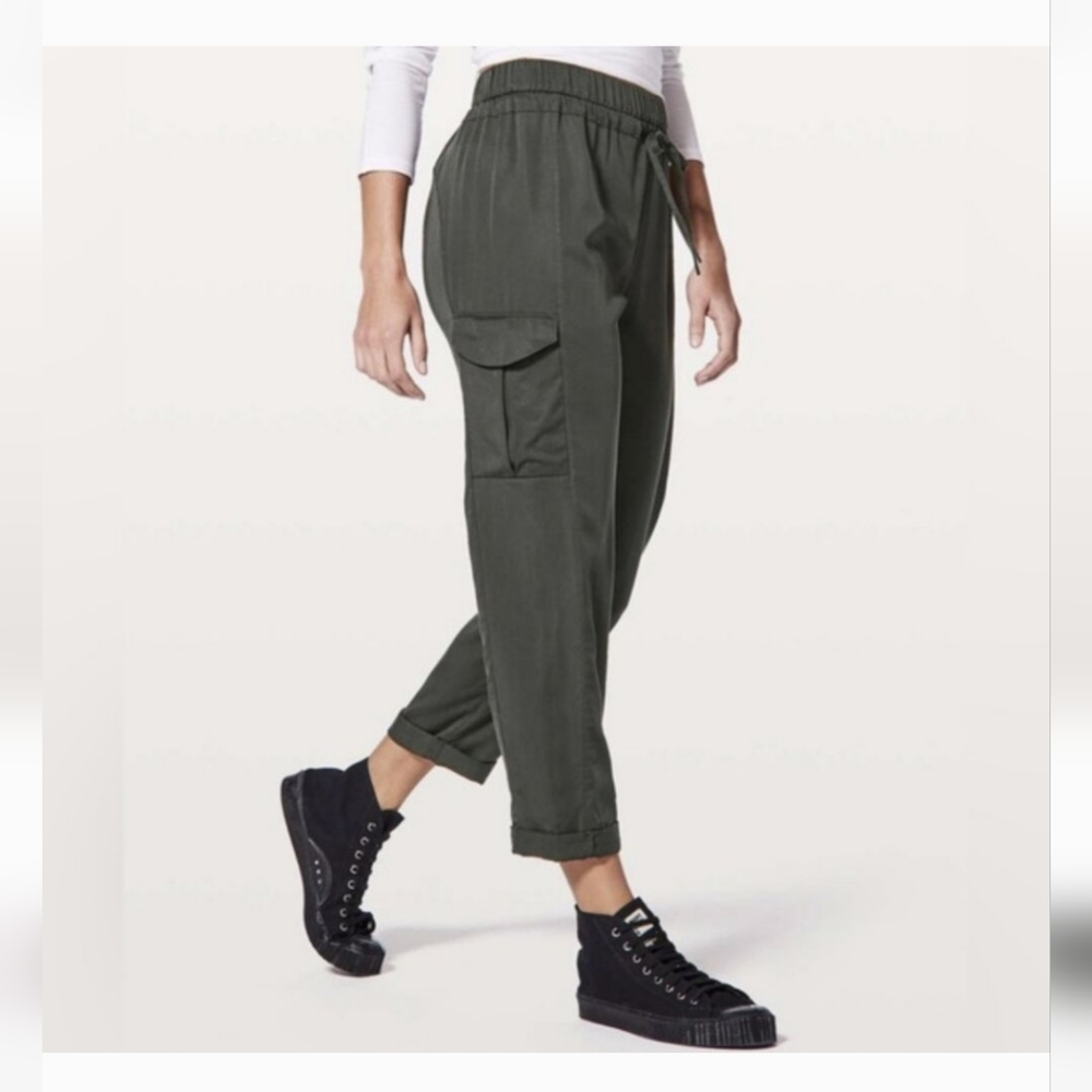 Lululemon Move Lightly Black Cargo Pants 25* Size 10